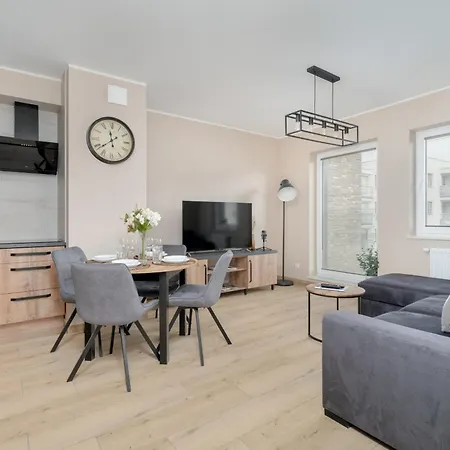 Cosy And Bright With Parking In By Renters Apartament *