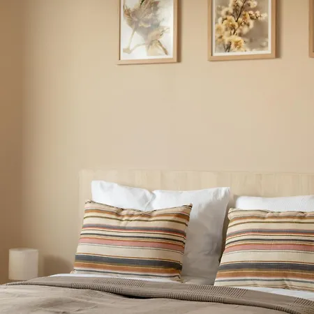 Cosy And Bright With Parking In By Renters *
