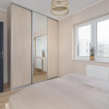 Cosy And Bright With Parking In By Renters *