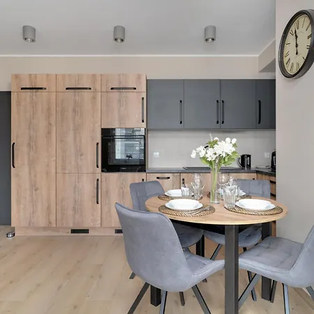 Cosy And Bright With Parking In By Renters