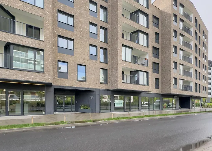 Cosy And Bright With Parking In By Renters Apartment